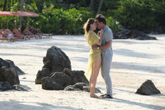 Aimee Lou Wood, Walton Goggins in The White Lotus 3x08