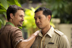 Arnas Fedaravičius, Tayme Thapthimthong in The White Lotus 3x08