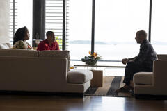 Natasha Rothwell, Nicholas Duvernay, Jon Grie in The White Lotus 3x08