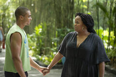 Nicholas Duvernay, Natasha Rothwell in The White Lotus 3x08