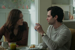 (S-D) Charlotte Ritchie come Kate Lockwood, Penn Badgley come Joe Goldberg in You 5x01