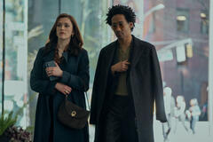 (S-D) Charlotte Ritchie come Kate Lockwood, Griffin Matthews come Teddy Lockwood in You 5x02