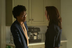 (S-D) Griffin Matthews come Teddy Lockwood, Charlotte Ritchie come Kate Lockwood in You 5x03