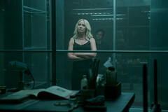 (S-D) Anna Camp come Maddie Lockwood, Penn Badgley come Joe Goldberg in You 5x03