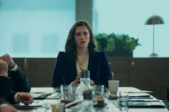 Charlotte Ritchie come Kate Lockwood in You 5x04