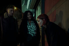 (S-D) Tom Francis come Clayton, Natasha Behnam come Dominique, Madeline Brewer come Bronte in You 5x06