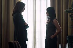 (S-D) Charlotte Ritchie come Kate Lockwood, Amy-Leigh Hickman come Nadia Farran in You 5x08