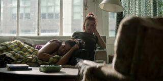 (S-D) Natasha Behnam come Dominique, Madeline Brewer come Bronte in You 5x06