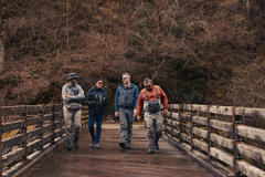 Stanley approfondisce la complessa identità della regione più settentrionale d'Italia, dove molti parlano tedesco oltre che italiano. Pesca a mosca in un fiume glaciale con la gente del posto. Tucci in Italy - Trentino Alto-Adige
