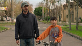 (S-D) Benjamín Díaz come Juan Manuel, Manuel Da Silva come Tiago in Il cuore lo sa - Immagine dal set