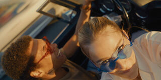 (S-D) Eliyha Altena come Daan e Pommelien Thijs come Louise in Knokke Off 1x05