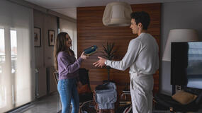 Ivana Baquero come Maje, Joel Sanchez come Daniel in La vedova nera