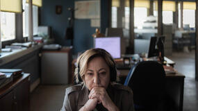 Carmen Machi come Eva in La vedova nera