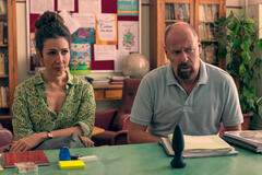 (S-D) Thony come Tiziana, Pietro Sermonti come Luigi in Maschi Veri 1x01