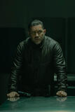 Tom Hardy in Mobland 1x01 - Immagine da episodio
