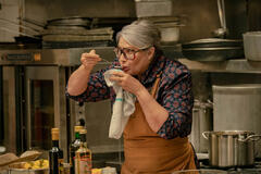 Lorraine Bracco come Roberta in Nonnas