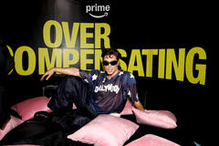 Benito Skinner partecipa alla proiezione di Overcompensating e all'after-party all'Hollywood Palladium il 14 maggio 2025 a Los Angeles, California