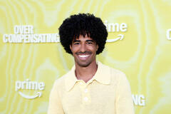 Boman Martinez-Reid partecipa alla proiezione di Overcompensating e all'after-party all'Hollywood Palladium il 14 maggio 2025 a Los Angeles, California