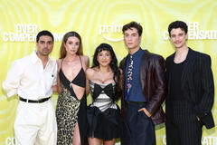 (S-D) Rish Shah, Mary Beth Barone, Benito Skinner, Wally Baram e Adam DiMarco partecipano alla proiezione di Overcompensating e all'after-party all'Hollywood Palladium il 14 maggio 2025 a Los Angeles, California