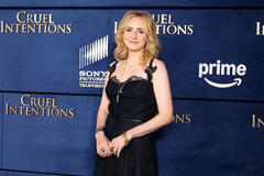 Phoebe Fisher alla première di Cruel Intentions sul red carpet di Los Angeles presso l'Ebell Club di Los Angeles il 19 novembre 2024 a Los Angeles, California