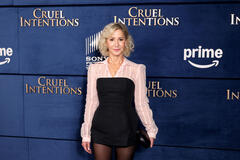 Sara Goodman alla première di Cruel Intentions sul red carpet di Los Angeles presso l'Ebell Club di Los Angeles il 19 novembre 2024 a Los Angeles, California