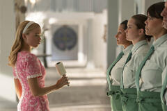 Milly Alcock come Simone in Sirens 1x01