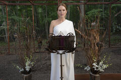 Julianne Moore in Sirens 1x02