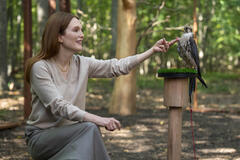 Julianne Moore in Sirens 1x04