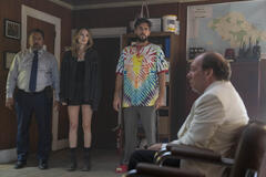 (S-D) Felix Solis come Jose, Meghann Fahy come Devon, Josh Segarra come Raymond, Bill Camp come Bruce in Sirens 1x05