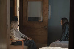 Catherine O'Hara, Bella Ramsey in The Last of Us 2x03