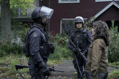 Jeffrey Wright, Ben Ahlers, Alanna Ubach in The Last of Us 2x04