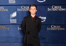 Zac Burgess alla première di Cruel Intentions sul red carpet di Los Angeles presso l'Ebell Club di Los Angeles il 19 novembre 2024 a Los Angeles, California