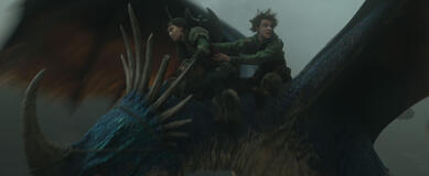 (da sx) Astrid (Nico Parker), Hiccup (Mason Thames) e Deadly Nadder in How to Train Your Dragon, il live-action di Universal Pictures