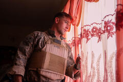 Taylor John Smith in Warfare - Tempo di guerra