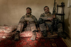 (S-D) Taylor John Smith, Cosmo Jarvis in Warfare - Tempo di guerra