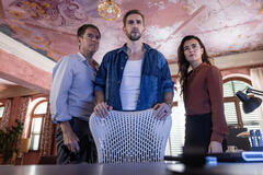 (S-D) Michael Weatherly come Tony Dinozzo, Max Osinski come Boris e Cote de Pablo come Ziva David in NCIS: Tony & Ziva 1x01