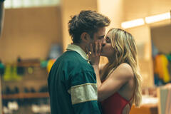 Nuno Gallego come Cristian Delallave, Clara Galle come Amaia Olaberria in Olympo 1x02