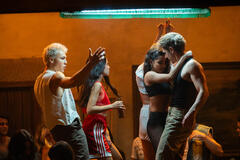 Martí Cordero come Charly Lago, Najwa Khliwa come Fátima Amazian, Nuno Gallego come Cristian Delallave in Olympo 1x05