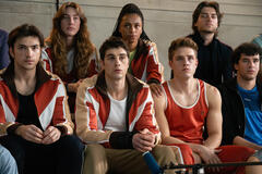 Juan Perales come Sebas Senghor, Andy Duato come Renata Aguilera, Agustin Della Corte come Roque Pérez, Nira Osahia come Zoe Moral, Nuno Gallego come Cristian Delallave in Olympo 1x08