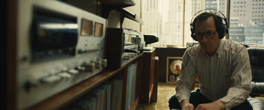 Jeremy Strong come Jon Landau in Springsteen: Liberami dal Nulla