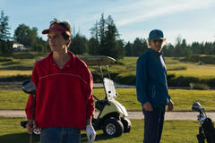 Peter Dager e Owen Wilson in Stick 1x02