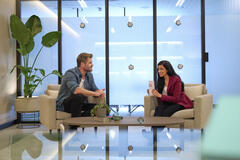 Chris Hemsworth in Limitless: Live Better Now 1x01 - Immagine dal set