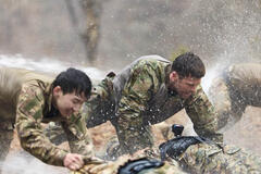 Chris Hemsworth in Limitless: Live Better Now 1x03 - Immagine dal set