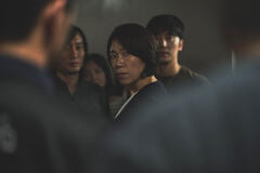 (S-D) Yeom Hye-ran come Jeon Eun-hwa, Seo Hyun-woo come Young Jin-ho in 84m2 - Immagine dal set