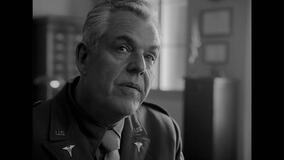 Danny Huston come Capitano Wes O'Neill in Di là dal fiume e tra gli alberi - Immagine dal set