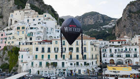 Tim Burton ad Amalfi per la 2a stagione di Mercoledì