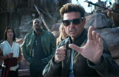 (S-D) Ludi Lin come Liu Kang, Mehcad Brooks come Jackson 'Jax' Briggs, Jessica McNamee come Sonya Blade, e Karl Urban come Johnny Cage in Mortal Kombat II