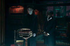 (S-D) Tom Sturridge come Dream, Vivienne Acheampong come Lucienne in The Sandman 2x03