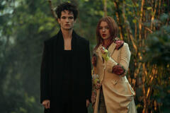 (S-D) Tom Sturridge come Dream, Esmé Creed-Miles come Delirium in The Sandman 2x06