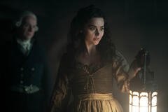 (S-D) Jonathan Slinger come Robespierre, Jenna Coleman come Lady Johanna in The Sandman 2x06